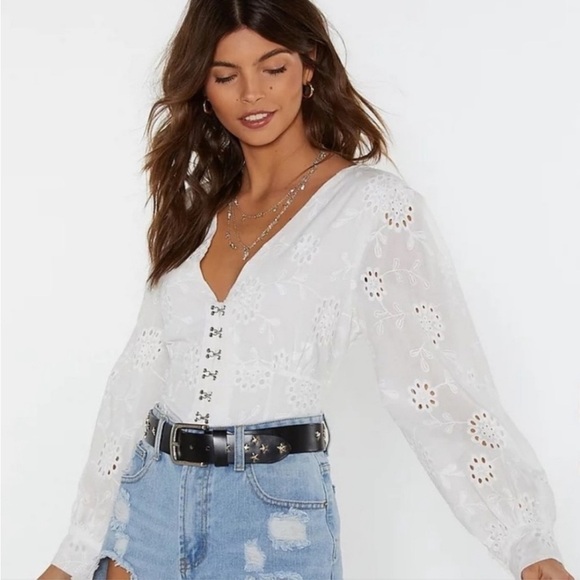 NWT Nasty Gal Wanna Hook Broderie Anglaise Blouse Sz 6 white eyelet - Picture 1 of 9